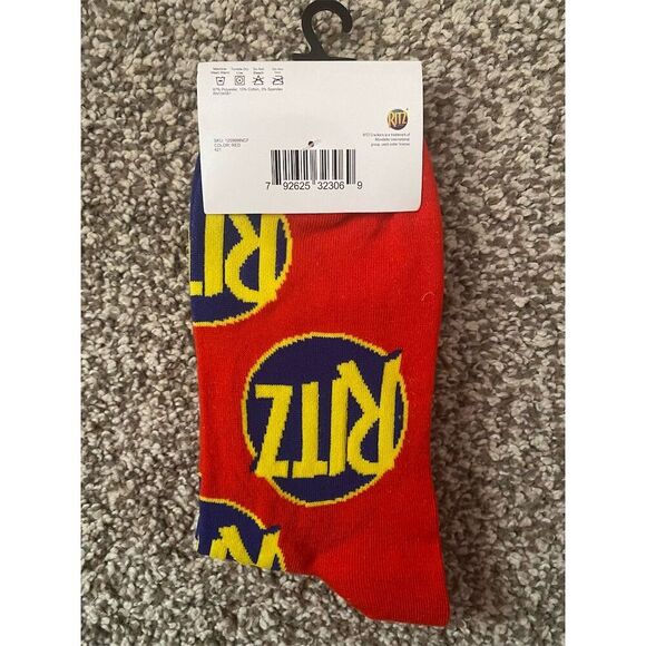 Crazy Socks Men's Ritz Crackers Crew Socks Red Fits Shoe Size 6-12 - Picture 2 of 2
